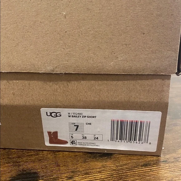 Authentic UGG Tan Sheepskin Boots - Picture 9 of 12